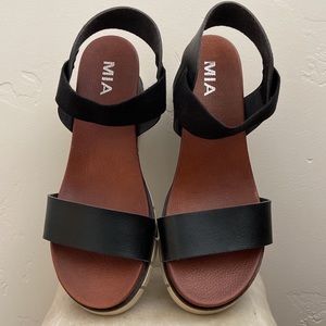 MIA Adley wedge sandal Black size 7.5 stylish chic and comfy